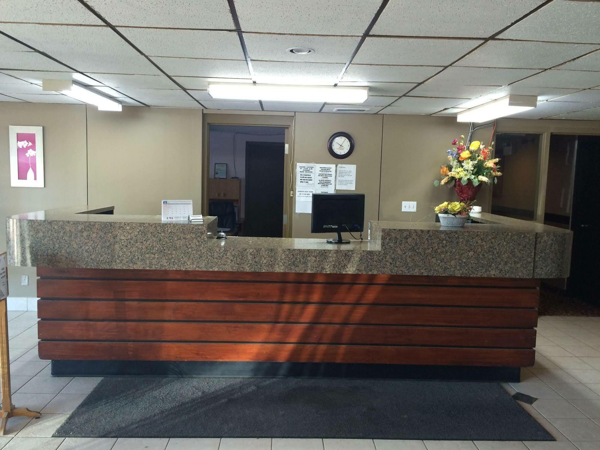 Midtown Motor Inn Bonnyville Esterno foto