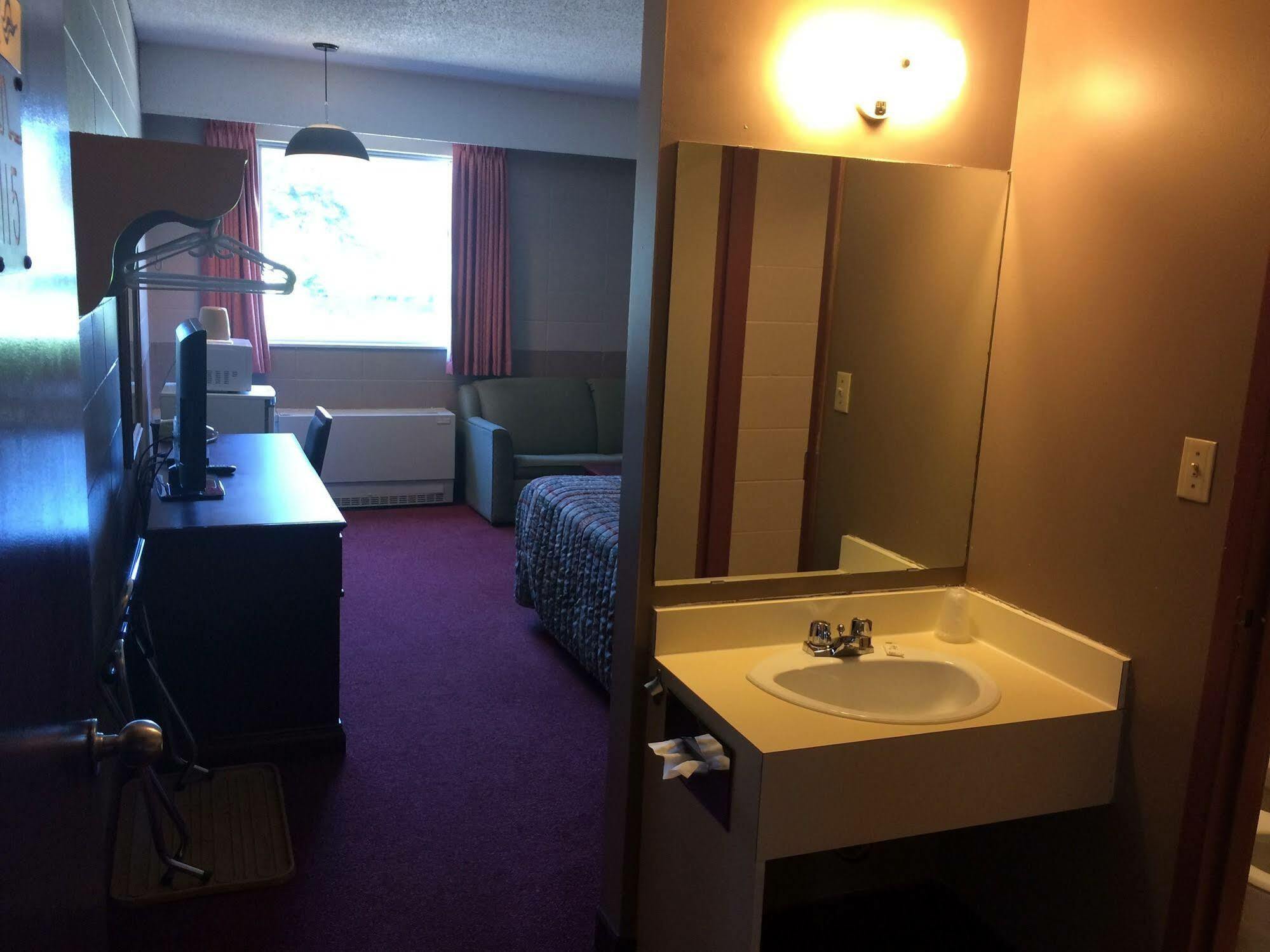 Midtown Motor Inn Bonnyville Esterno foto