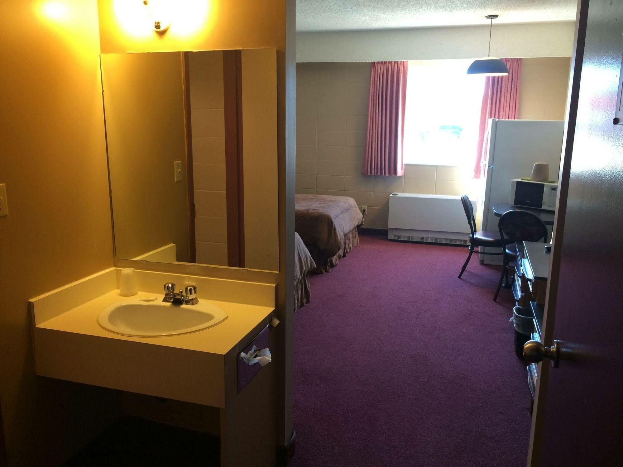 Midtown Motor Inn Bonnyville Esterno foto