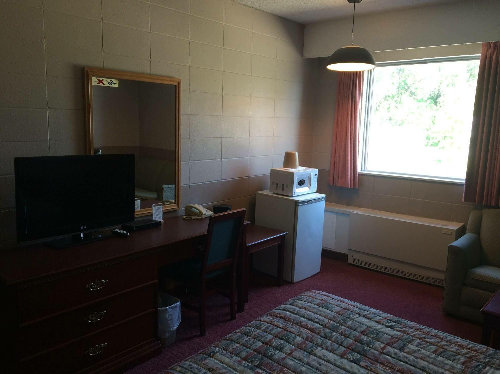 Midtown Motor Inn Bonnyville Esterno foto